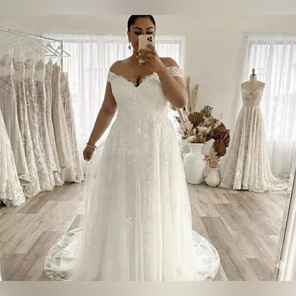 Plus size Elegant White Wedding Dress